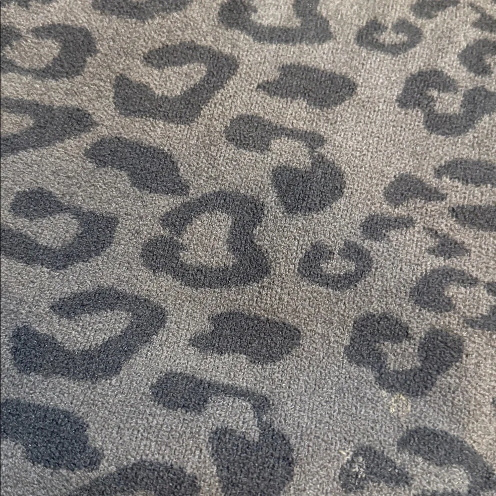 Barefoot dreams girls matching leopard print set (top/bottom) size 12/14 EUC